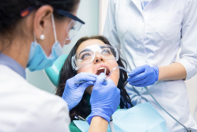pacjent podczas wizyty ortodontycznej