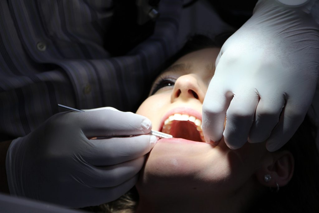 Czy Noszenie Aparatu Ortodontycznego Boli? - Najlepszy Ortodonta w Krakowie